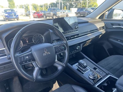 2024 Mitsubishi Outlander SE