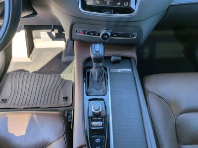 2020 Volvo XC90 T6 Momentum