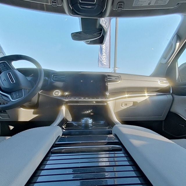 2023 Jeep Wagoneer Base