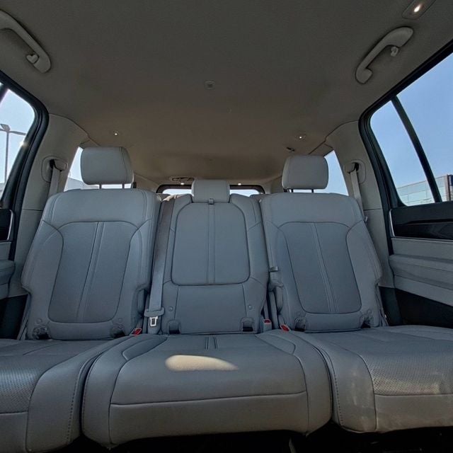 2023 Jeep Wagoneer Base