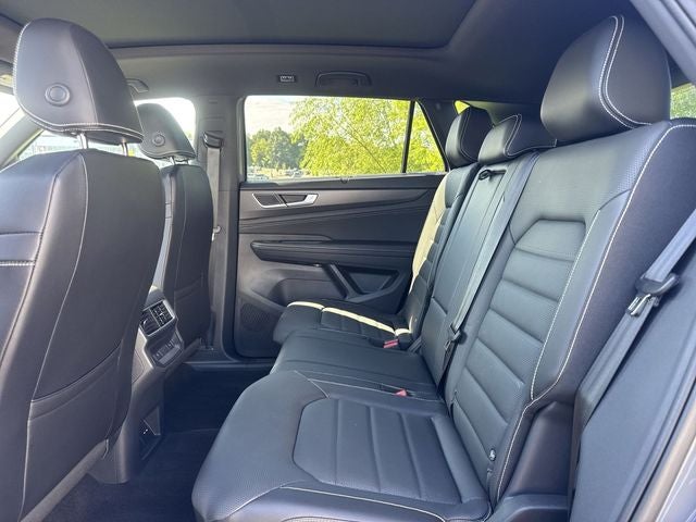 2024 Volkswagen Atlas Cross Sport 2.0T SEL R-Line