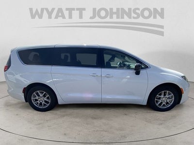 2024 Chrysler Voyager LX