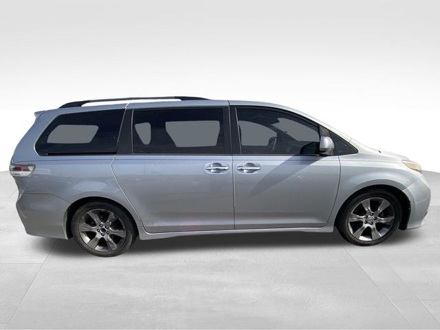 2014 Toyota Sienna SE 8 Passenger