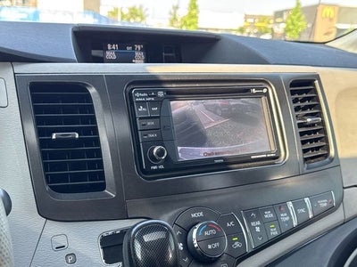 2014 Toyota Sienna SE 8 Passenger