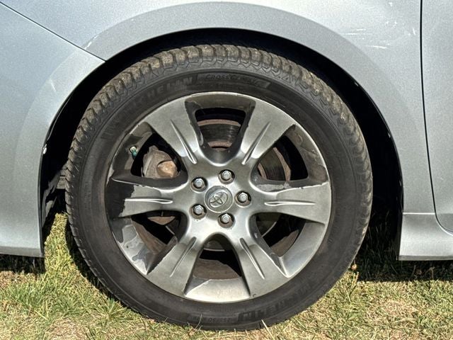 2014 Toyota Sienna SE 8 Passenger