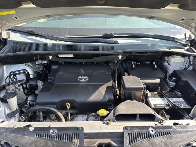 2014 Toyota Sienna SE 8 Passenger
