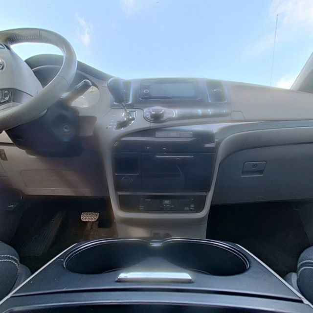 2014 Toyota Sienna SE 8 Passenger