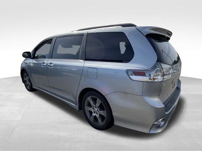 2014 Toyota Sienna SE 8 Passenger