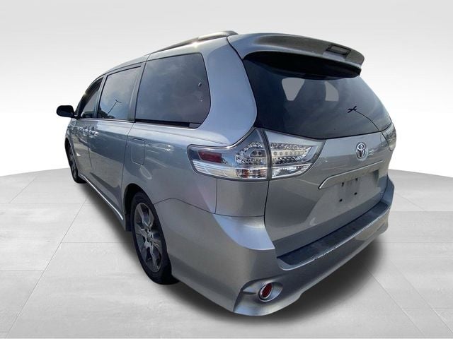 2014 Toyota Sienna SE 8 Passenger