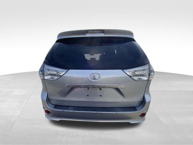 2014 Toyota Sienna SE 8 Passenger
