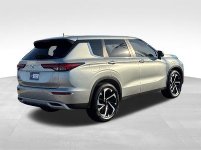 2022 Mitsubishi Outlander SE