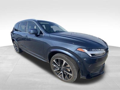 2022 Volvo XC90 T6 Momentum