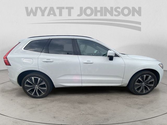 2022 Volvo XC60 B5 Momentum