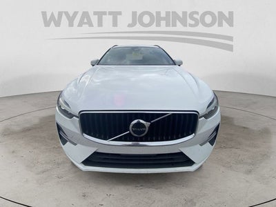2022 Volvo XC60 B5 Momentum