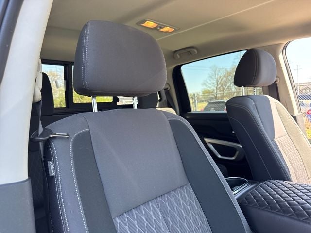 2023 Nissan Titan SV