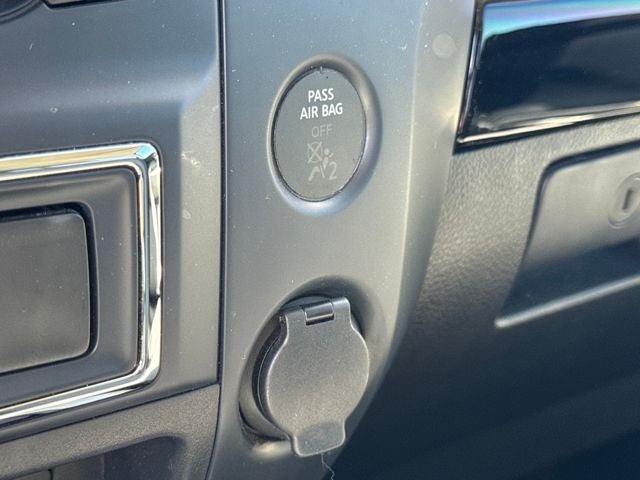 2023 Nissan Titan SV