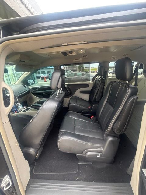 2015 Chrysler Town & Country Touring-L