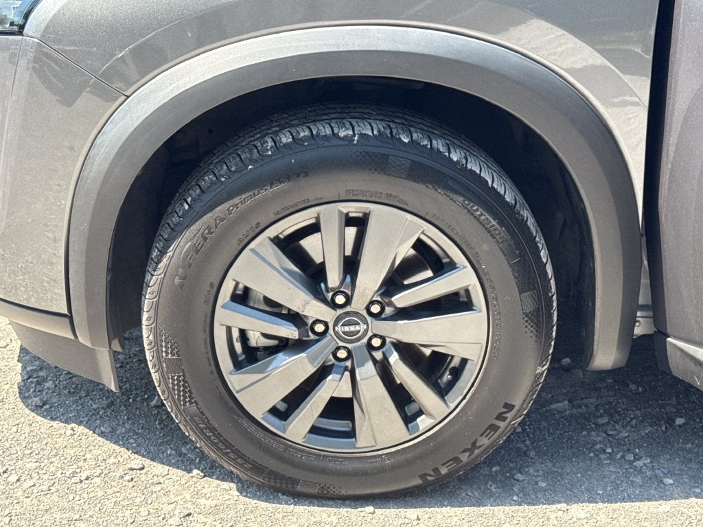 2023 Nissan Pathfinder SV