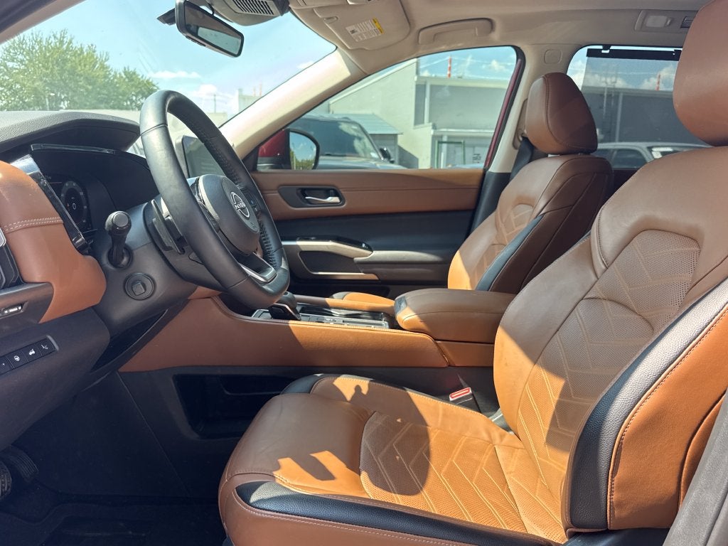 2025 Nissan Pathfinder Platinum