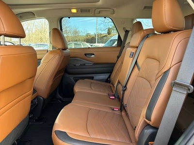 2025 Nissan Pathfinder Platinum