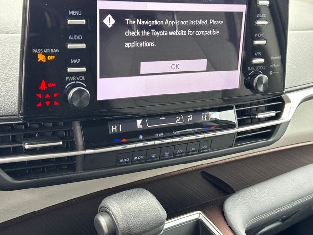 2024 Toyota Sienna LE 8 Passenger