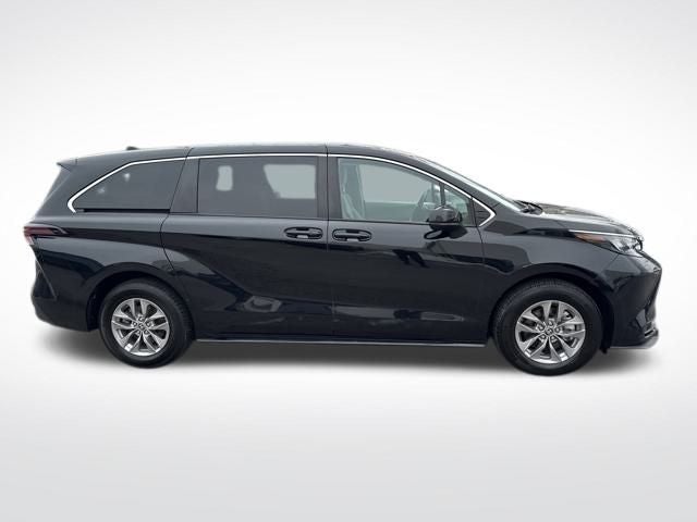 2024 Toyota Sienna LE 8 Passenger