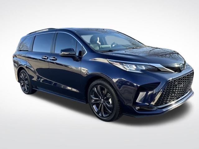 2022 Toyota Sienna XSE 7 Passenger