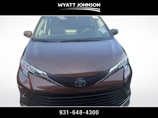 2023 Toyota Sienna XLE 8 Passenger
