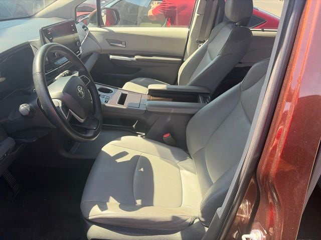 2023 Toyota Sienna XLE 8 Passenger