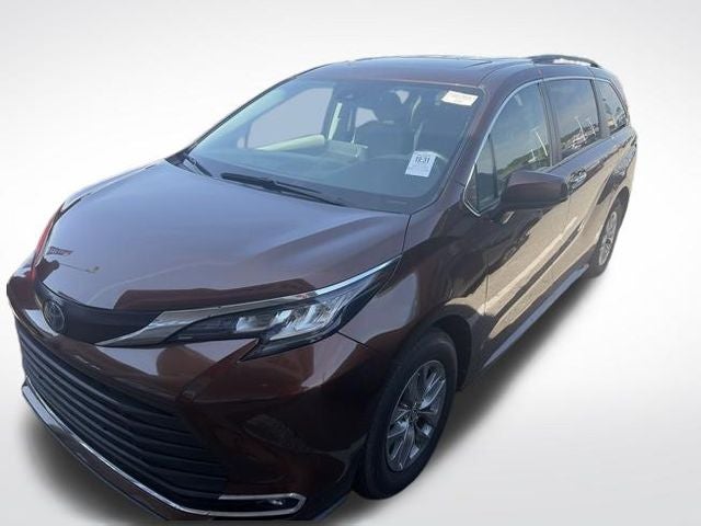 2023 Toyota Sienna XLE 8 Passenger