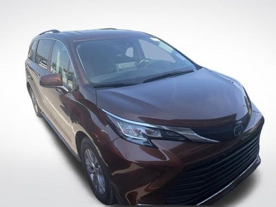 2023 Toyota Sienna XLE 8 Passenger