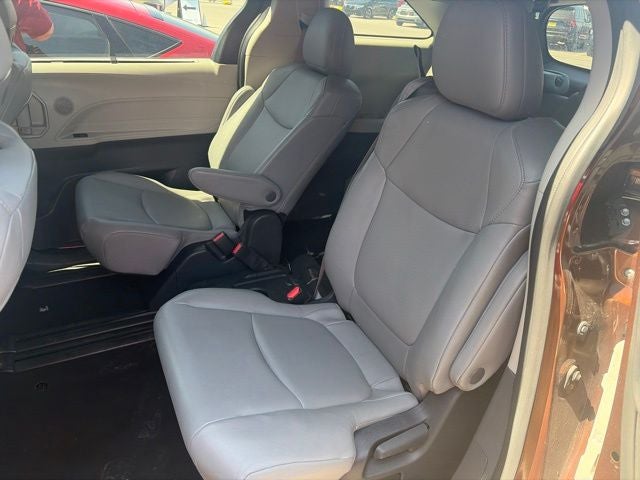 2023 Toyota Sienna XLE 8 Passenger