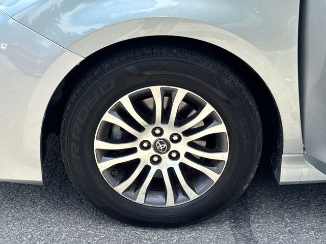 2019 Toyota Sienna XLE 8 Passenger