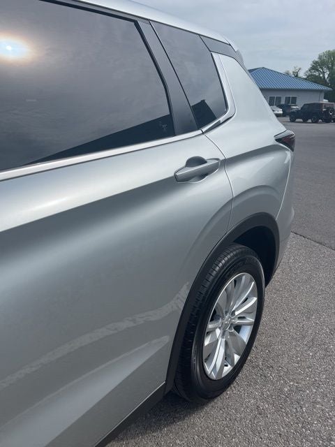 2025 Mitsubishi Outlander ES