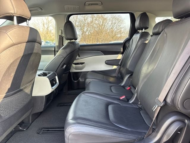 2024 Kia Carnival LX