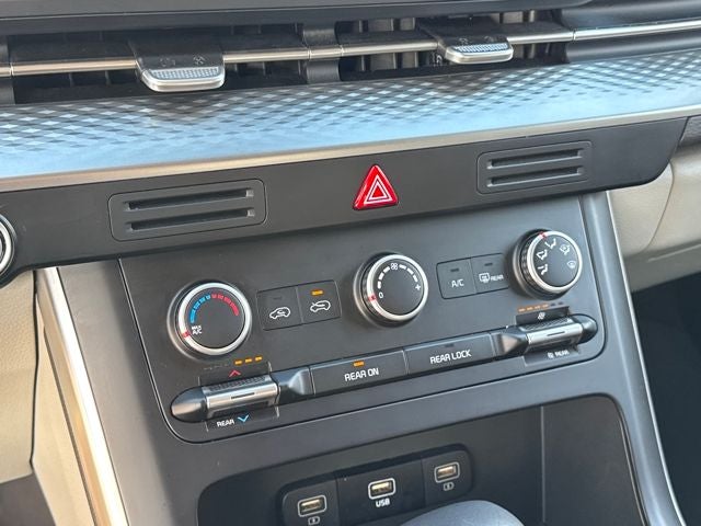 2024 Kia Carnival LX