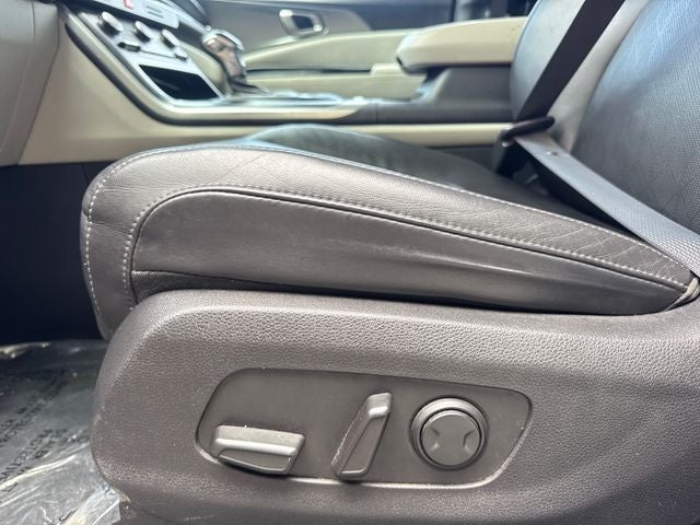 2023 Kia Carnival LX Seat Package