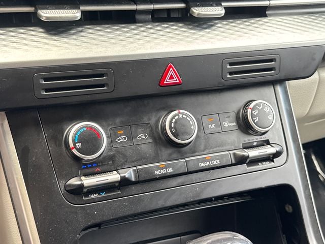 2023 Kia Carnival LX Seat Package