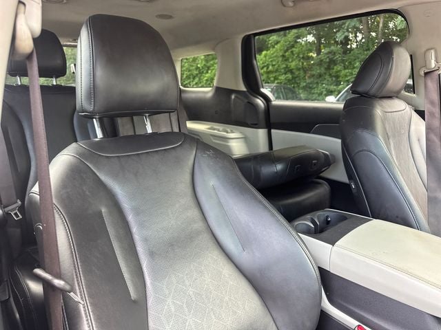 2023 Kia Carnival LX Seat Package