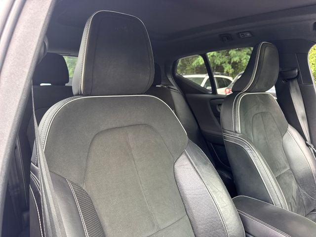 2020 Volvo XC40 R-Design