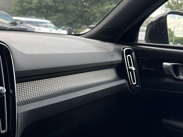 2020 Volvo XC40 R-Design