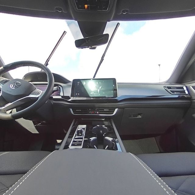 2025 Volkswagen Atlas Cross Sport 2.0T SE w/Technology