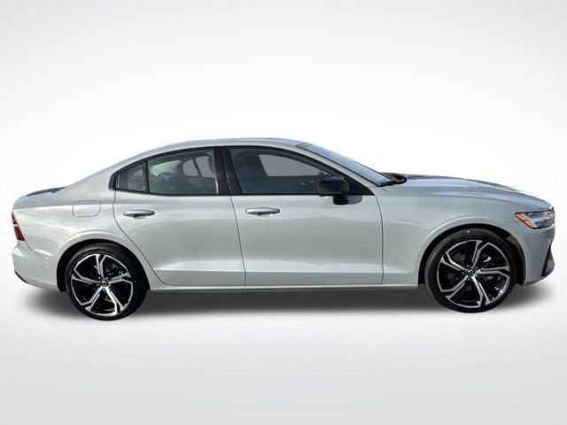 2024 Volvo S60 B5 Plus Dark Theme