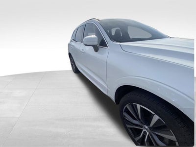 2022 Volvo XC60 B5 Momentum