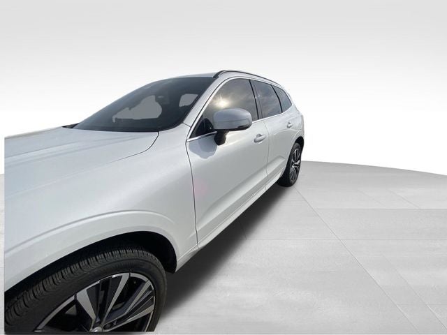 2022 Volvo XC60 B5 Momentum