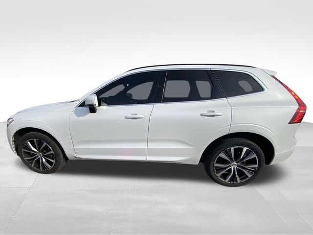 2022 Volvo XC60 B5 Momentum