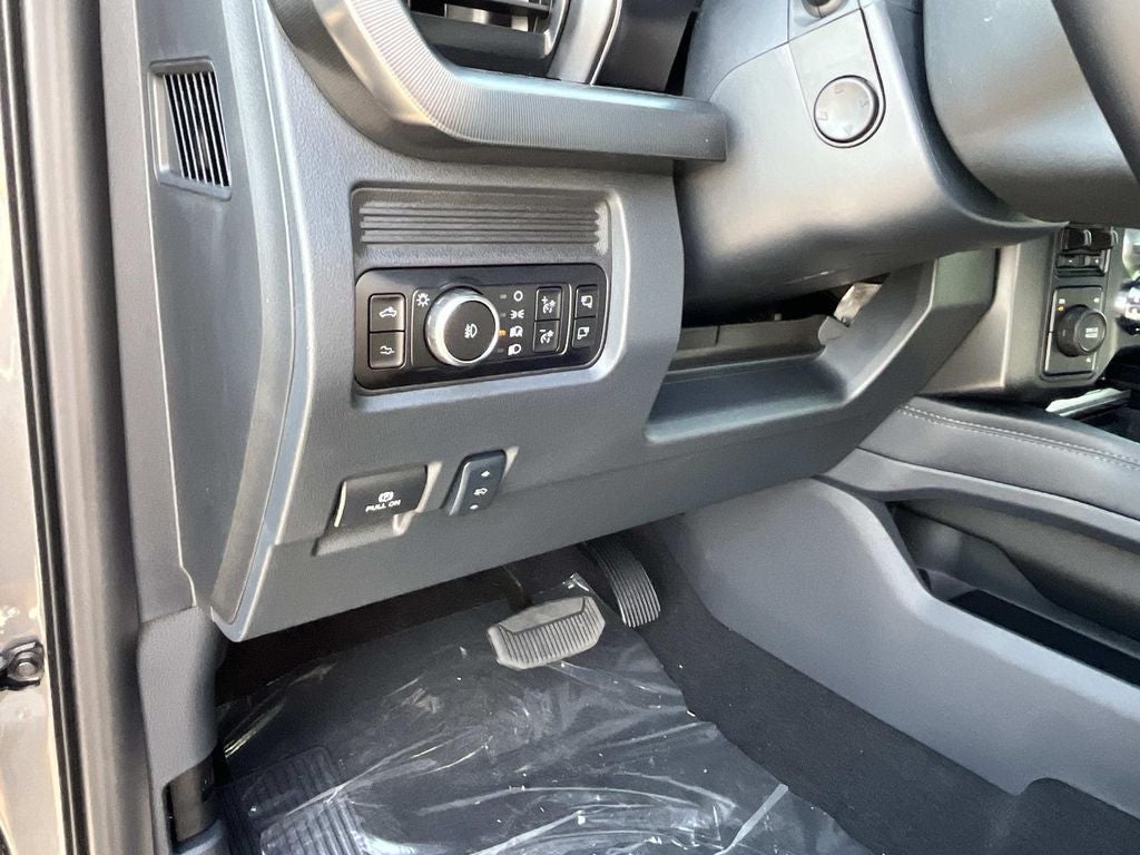 2027 Ford F-350SD DRW