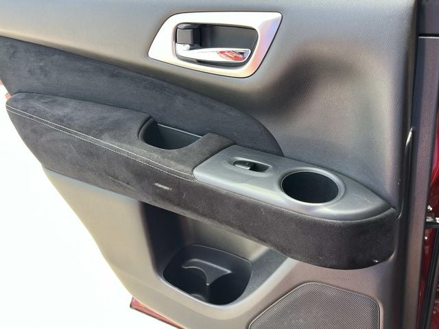2015 Nissan Pathfinder SV