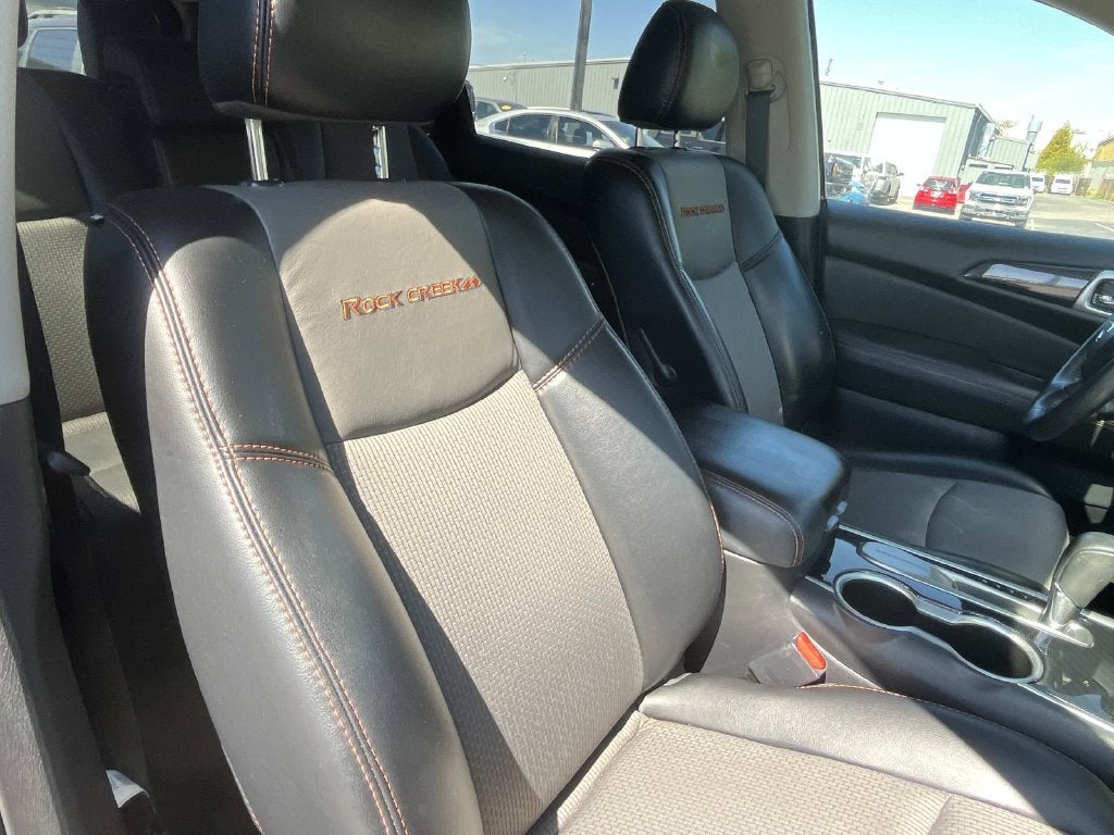 2019 Nissan Pathfinder SV