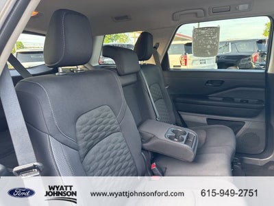 2024 Nissan Pathfinder SV
